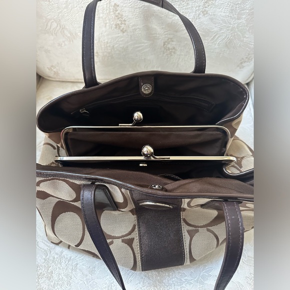 COACH Monogram Canvas Tote Handbag With Kiss Locket - Picture 5 of 9